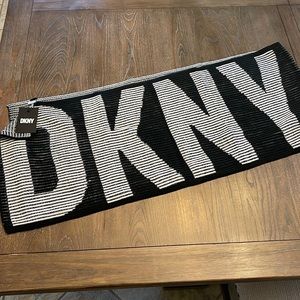 DKNY SCARF NWT